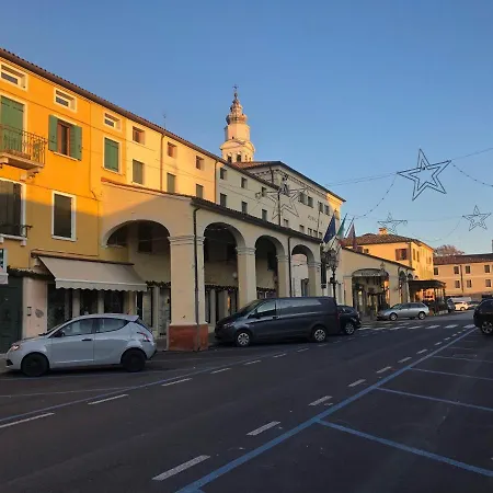 In Piazzetta Mirano